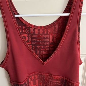 Lululemon power pivot crop tank SIZE 4